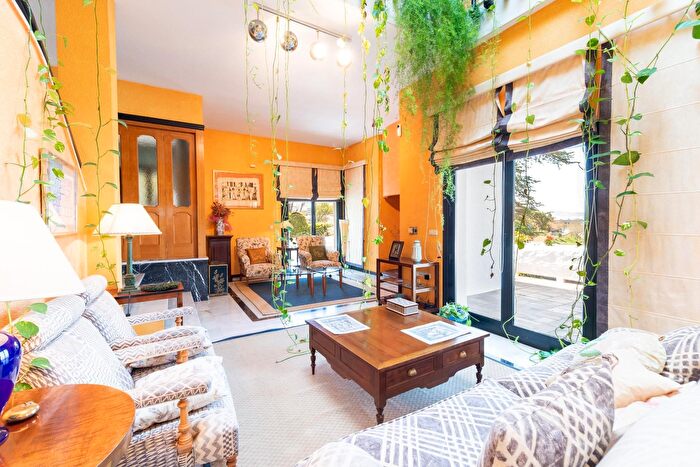 Casa en venta en Genil, Camino de los Neveros Serrallo de 5 habitaciones