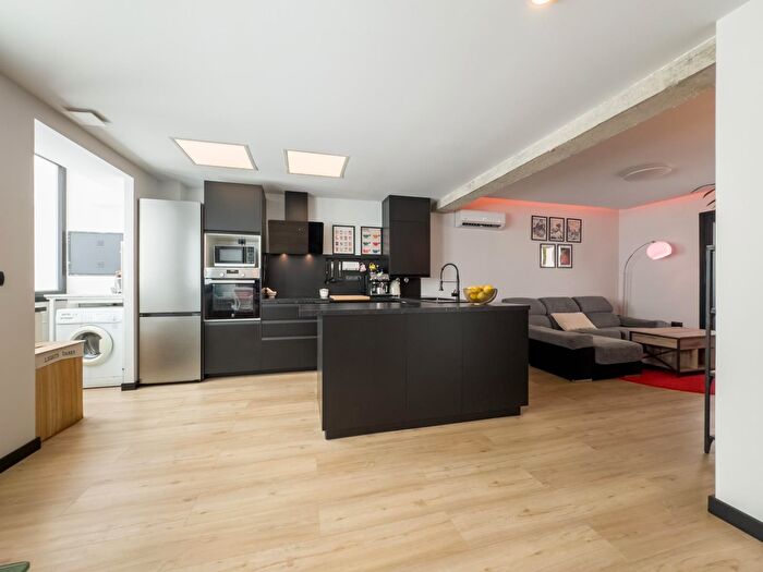 Casas en venta y pisos alquiler - 2