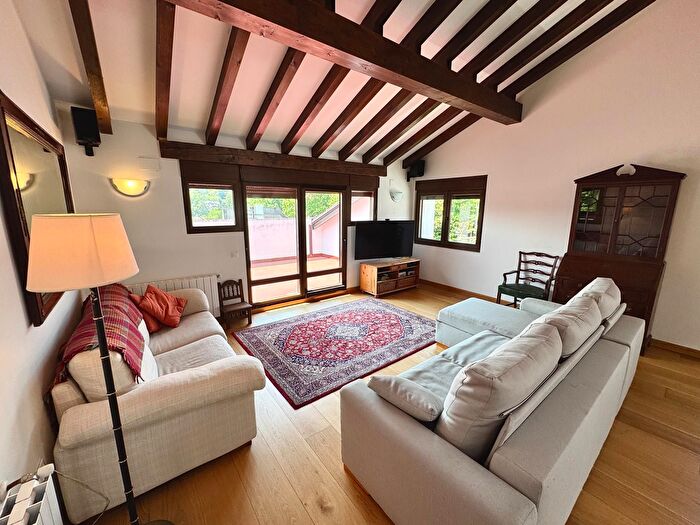 Casas en venta y pisos alquiler - 1
