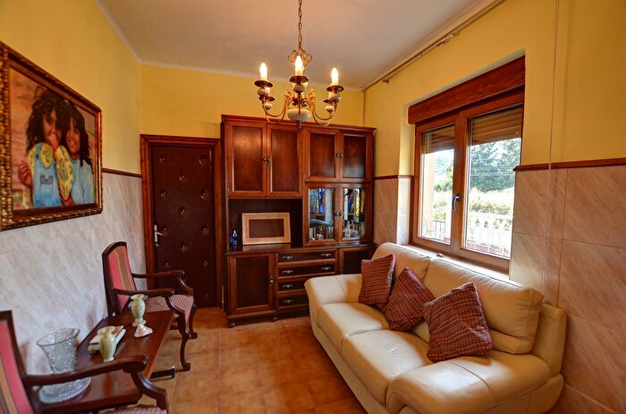 Casas en venta y pisos alquiler - 3