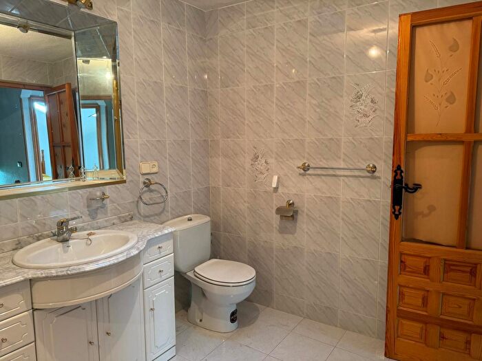 Casas en venta y pisos alquiler - 3