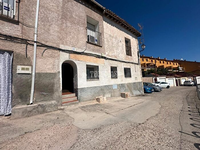 Casas en venta y pisos alquiler - 1