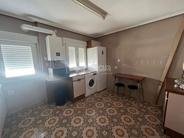 Casas en venta y pisos alquiler - 3
