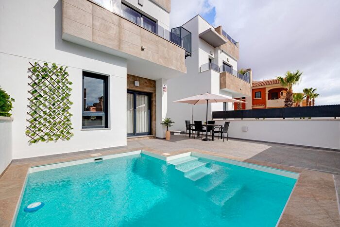 Casa en venta en Zona Carrefour Urbanizaciones, Torrevieja de 3 habitaciones