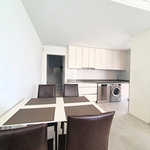 Casas en venta y pisos alquiler - 3