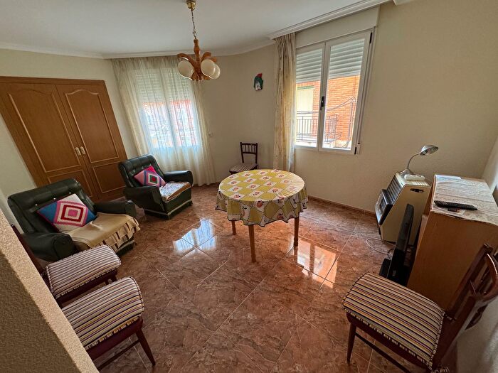 Casas en venta y pisos alquiler - 1
