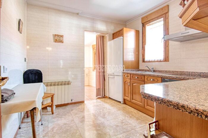 Casas en venta y pisos alquiler - 3