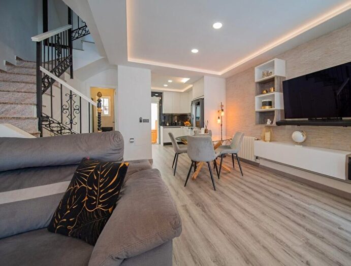 Casas en venta y pisos alquiler - 3