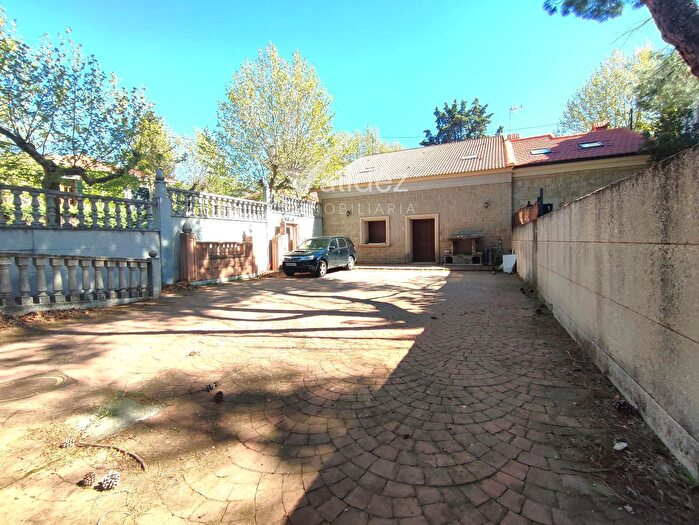 Casas en venta y pisos alquiler - 1