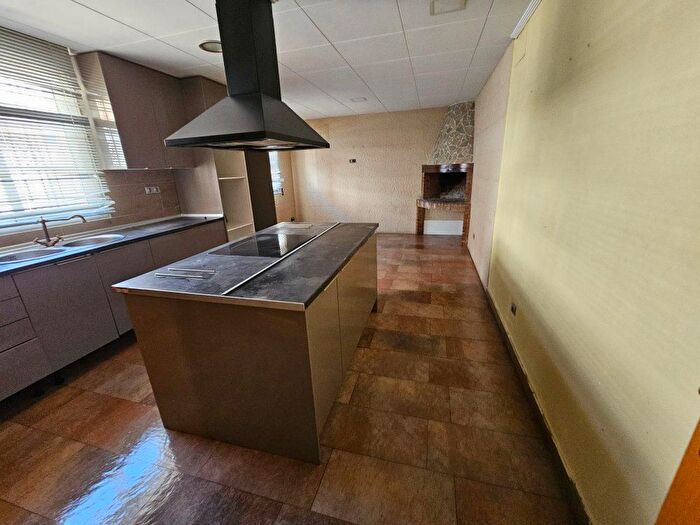 Casas en venta y pisos alquiler - 2