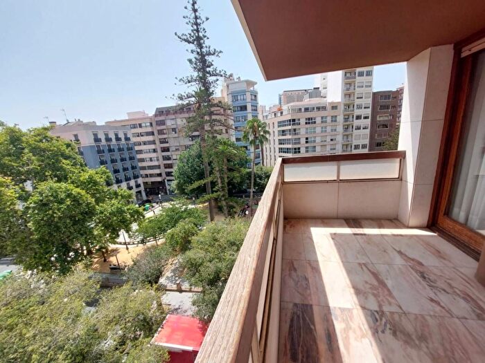 Casas en venta y pisos alquiler - 1