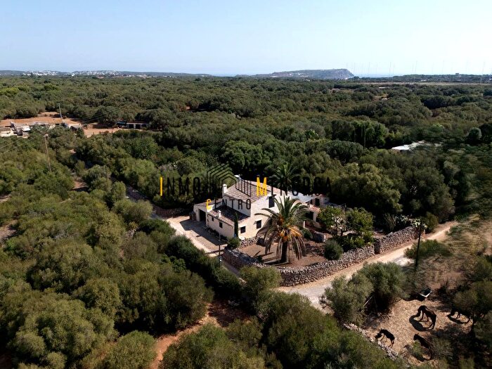 Casa en venta en Trebalúger, Es Castell de 4 habitaciones