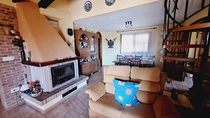 Casas en venta y pisos alquiler - 3