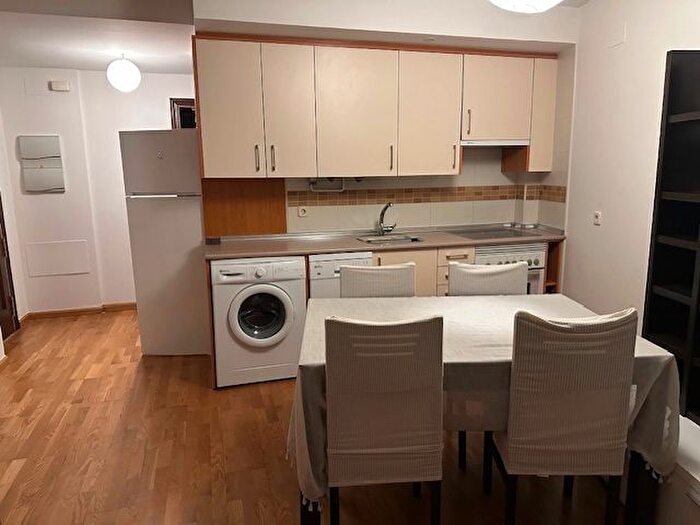 Casas en venta y pisos alquiler - 3