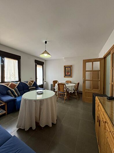 Casas en venta y pisos alquiler - 3