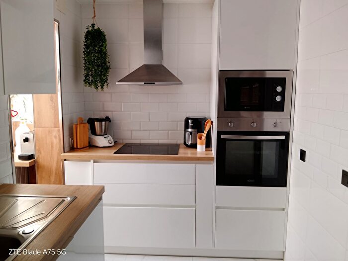 Casas en venta y pisos alquiler - 2
