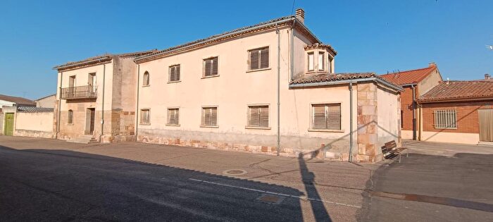 Casa en venta en Coreses, Zamora de 8 habitaciones