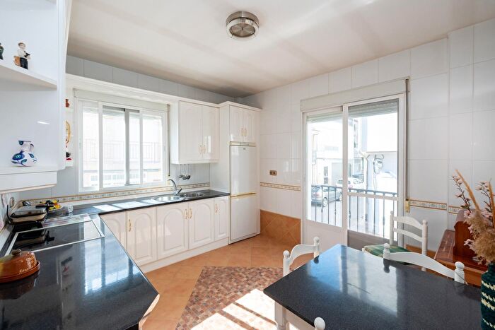 Casas en venta y pisos alquiler - 3