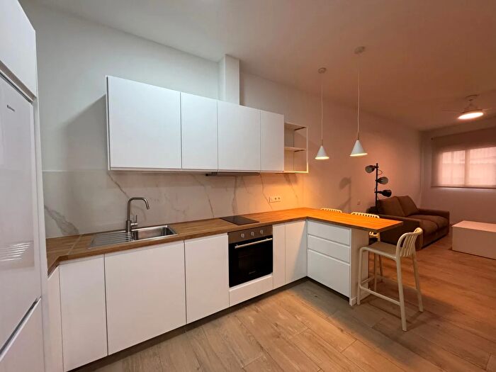 Casas en venta y pisos alquiler - 3
