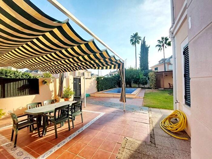 Casa en alquiler en Extremadura, Badajoz de 4 habitaciones