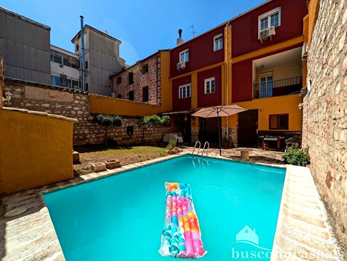 Casas en venta y pisos alquiler - 2