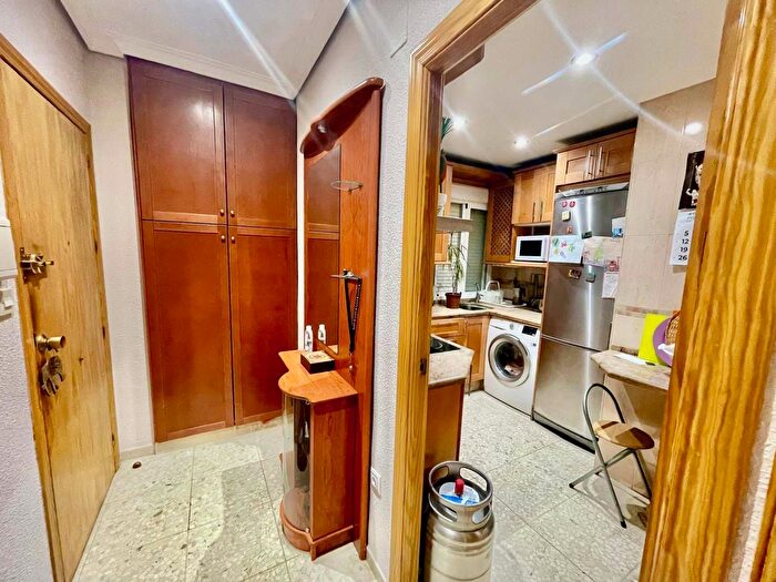 Casas en venta y pisos alquiler - 1