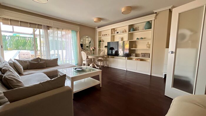 Casas en venta y pisos alquiler - 3