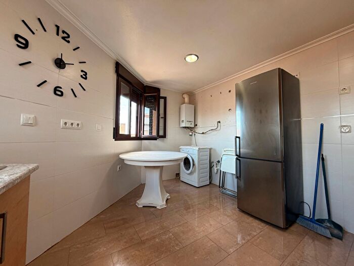 Casas en venta y pisos alquiler - 2