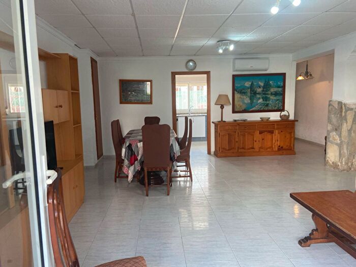Casas en venta y pisos alquiler - 1