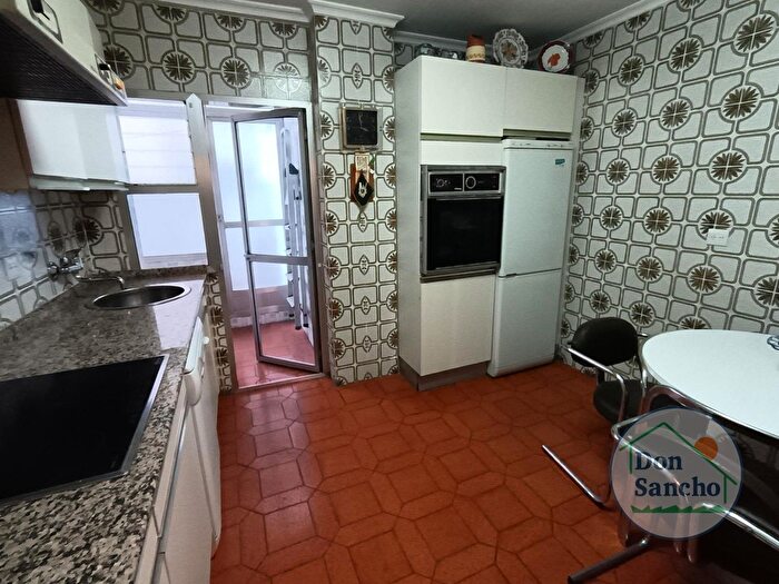 Casas en venta y pisos alquiler - 3