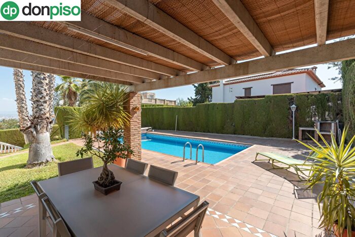 Casa en venta en Gójar, Granada de 5 habitaciones