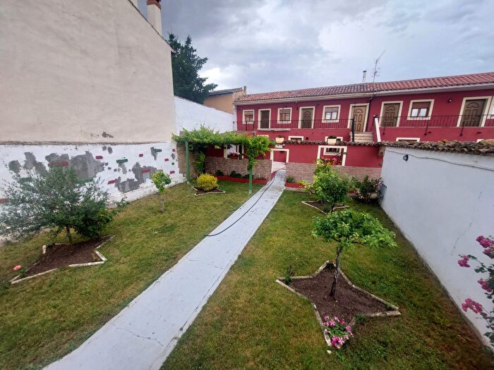 Casas en venta y pisos alquiler - 1
