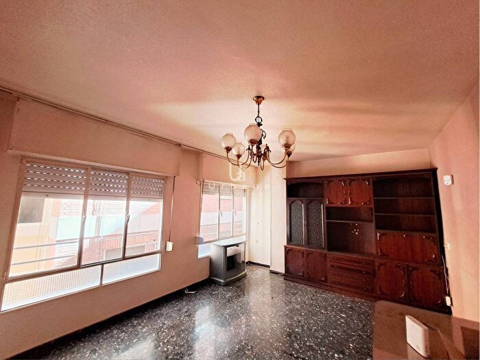 Casas en venta y pisos alquiler - 1