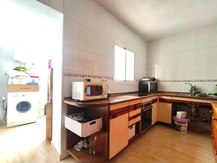 Casas en venta y pisos alquiler - 3