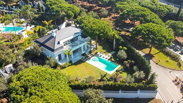 Casa en alquiler en Elviria Cabopino, Hacienda Las Chapas de 4 habitaciones