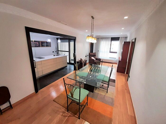 Casas en venta y pisos alquiler - 1