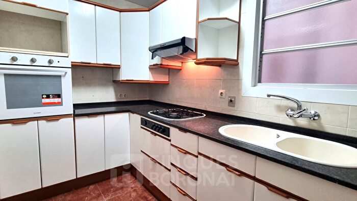 Casas en venta y pisos alquiler - 3