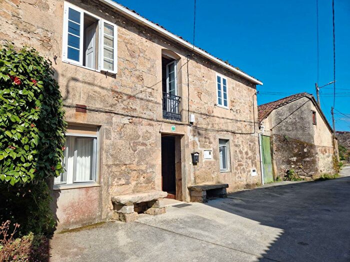 Casa en venta en Bugallido, Ames de 5 habitaciones