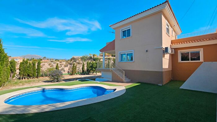 Casa en venta en Busot, Alicante de 3 habitaciones
