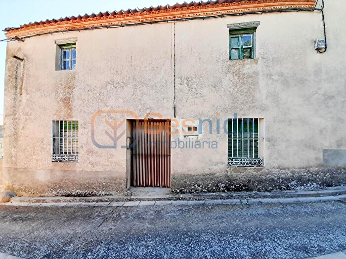 Casas en venta y pisos alquiler - 3