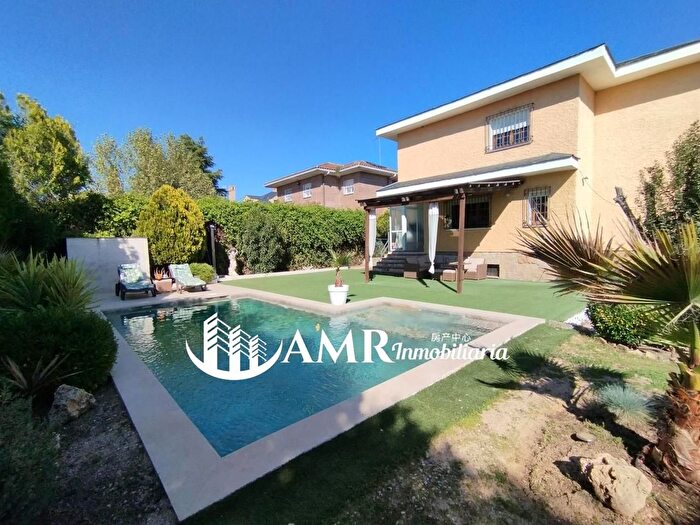 Casa en venta en Griñón, Madrid de 4 habitaciones