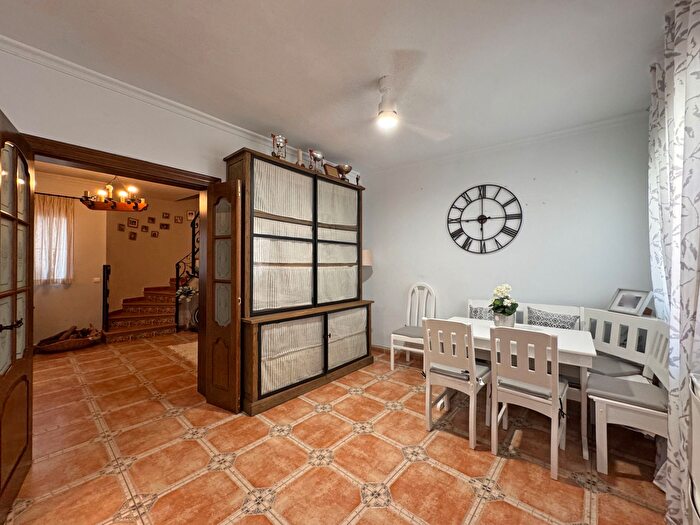 Casas en venta y pisos alquiler - 3