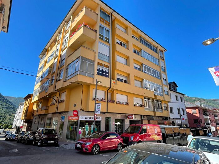Piso en venta en Villablino, León de 4 habitaciones