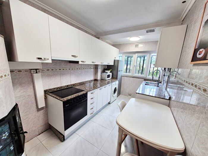 Casas en venta y pisos alquiler - 3