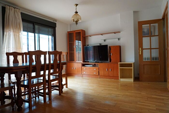 Casas en venta y pisos alquiler - 1