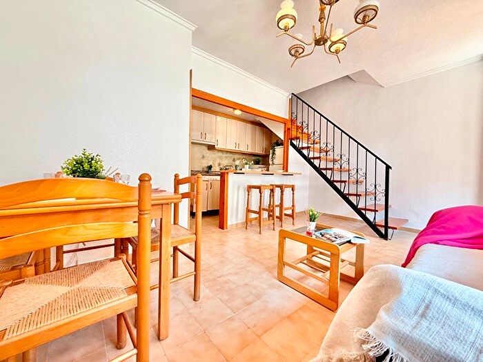 Casas en venta y pisos alquiler - 3