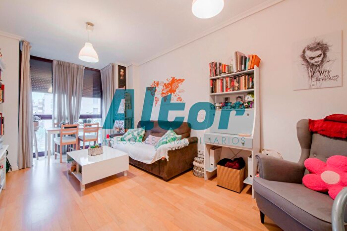 Casas en venta y pisos alquiler - 1