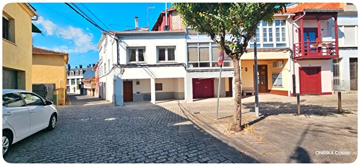 Casa en venta en Monforte de Lemos, Lugo de 5 habitaciones