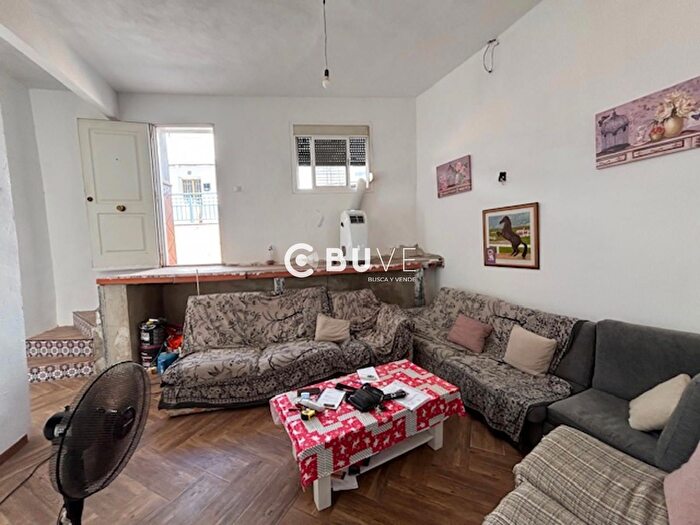 Casas en venta y pisos alquiler - 3