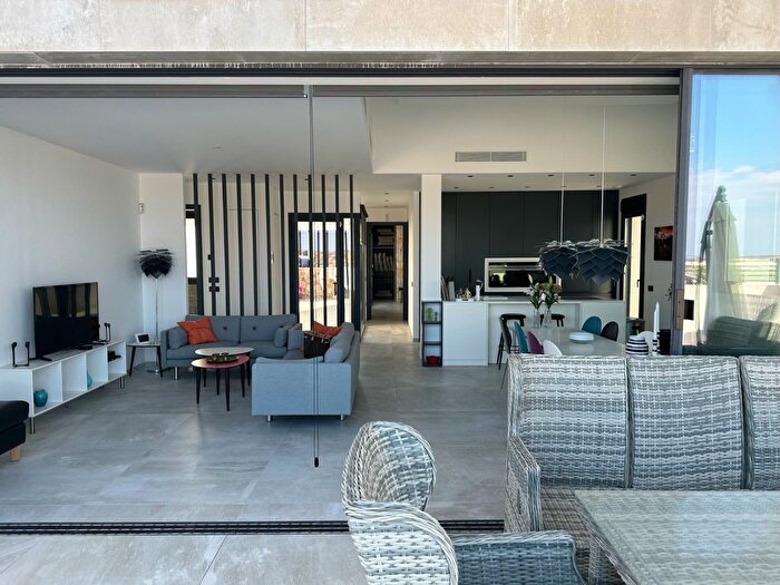 Casa en venta en Almoradí, Alicante de 4 habitaciones